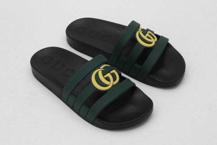 G*u*i slippers