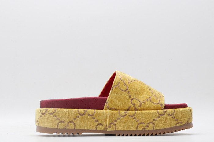 G*u*i slippers