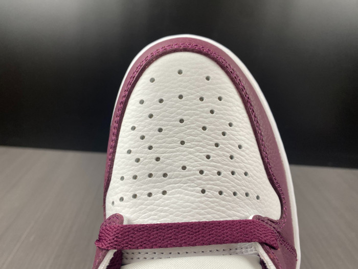 Air Jordan 1 High OG “Bordeaux” 555088-611