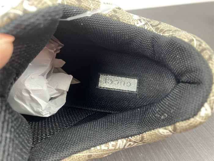 G*u*i*blcg triple s sneaker 677192 ulz10 9795
