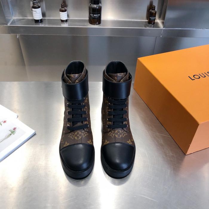 LOUS VUITO WONDERLAND FLAT RANGER BOOTS