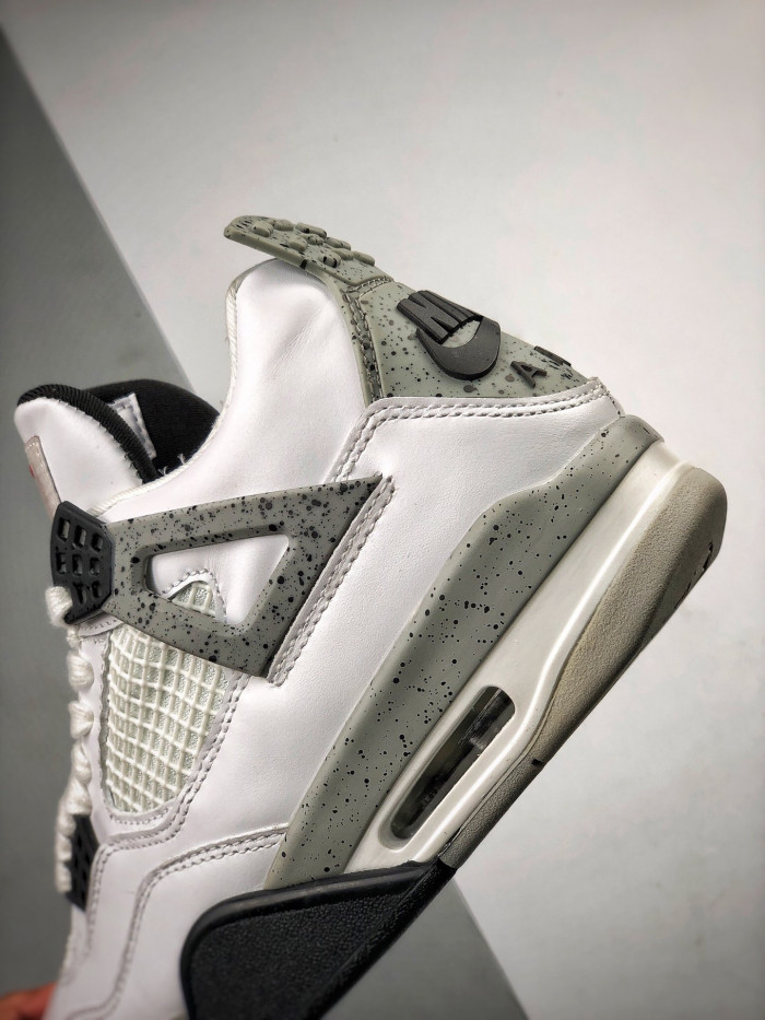 Air Jordan 4 OG “White Cement” 840606-192 (nike)