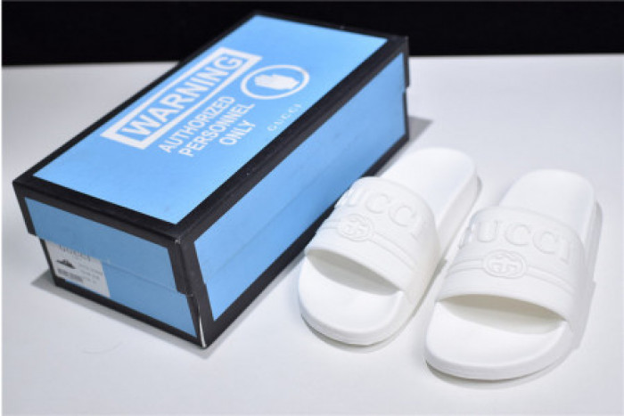 G*u*i slippers