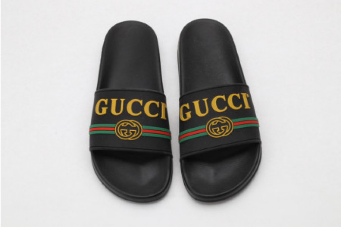 G*u*i slippers