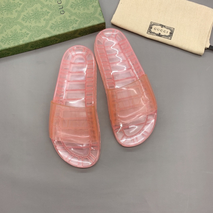 G*u*i slippers