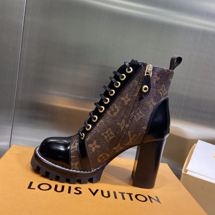 LOUS VUITO BROWN STAR TRAIL ANKLE BOOTS