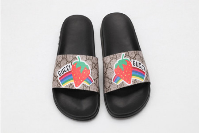 G*u*i slippers