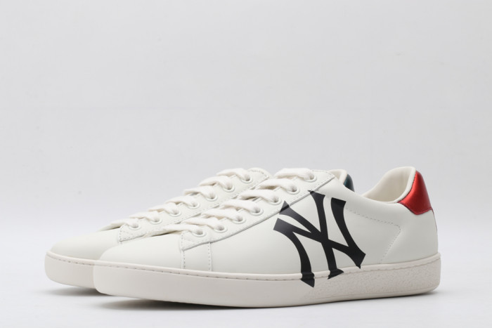 G*u*i low-top sneaker