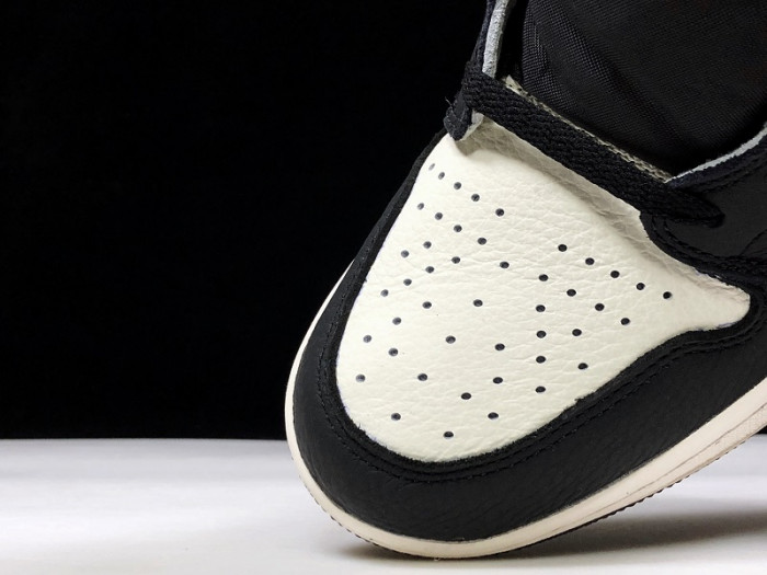 Air Jordan 1 Retro High OG ‘A Star Is Born’ – 555088 015