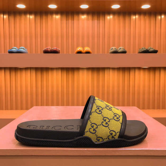 G*u*i slippers