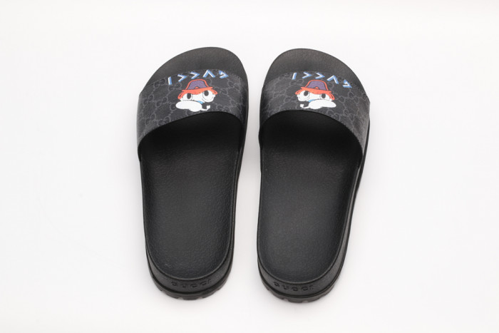 G*u*i slippers