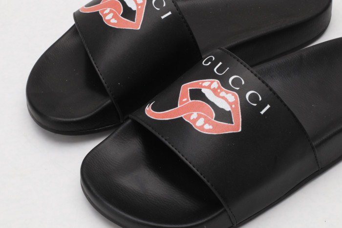 G*u*i slippers