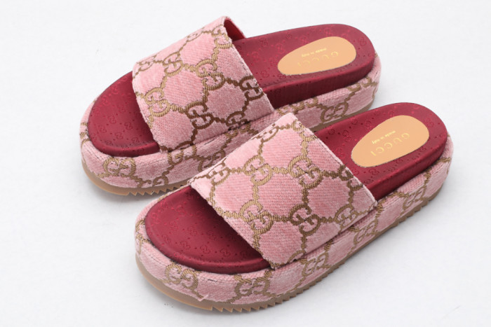 G*u*i slippers