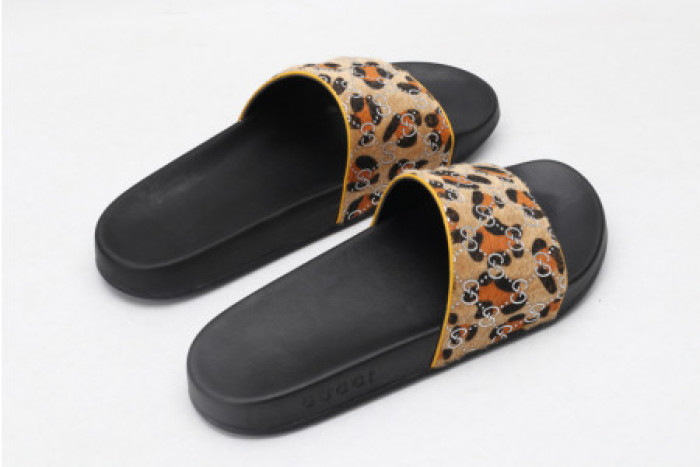G*u*i slippers leopard print