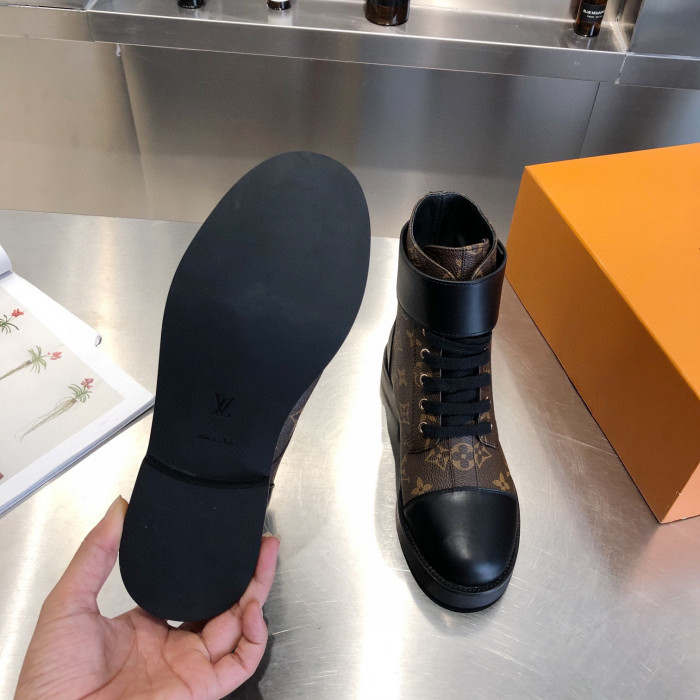 LOUS VUITO WONDERLAND FLAT RANGER BOOTS