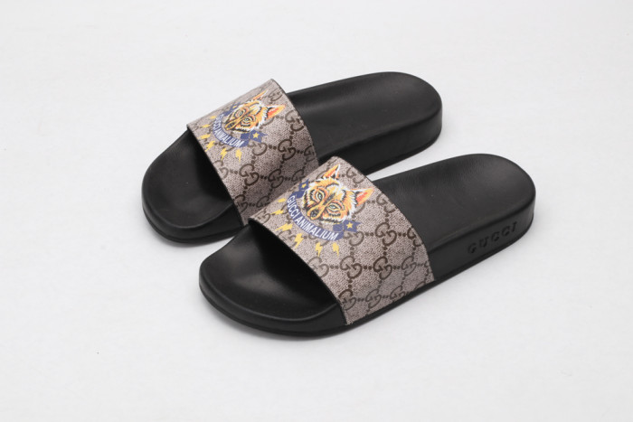G*u*i slippers