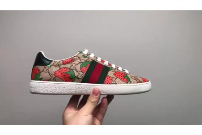 G*u*i ace embroidered low-top sneaker 431920 dopeo 9064
