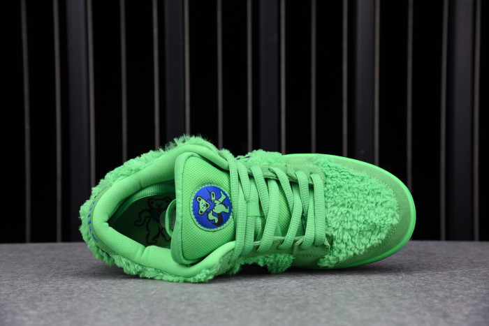 Grateful Dead x Nike SB Dunk Low “Green Bear” CJ5378-300