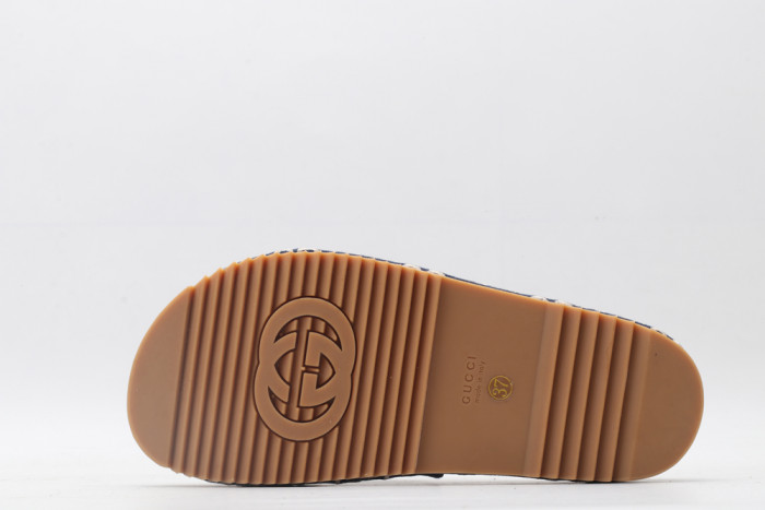 G*u*i slippers