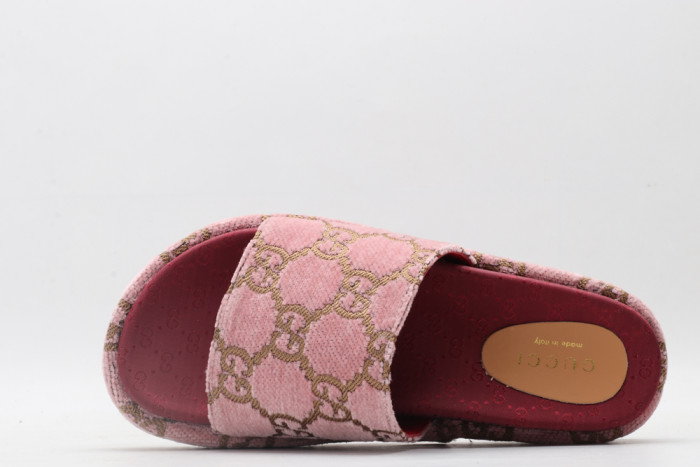 G*u*i slippers