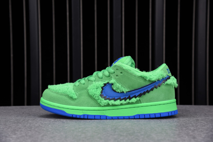 Grateful Dead x Nike SB Dunk Low “Green Bear” CJ5378-300