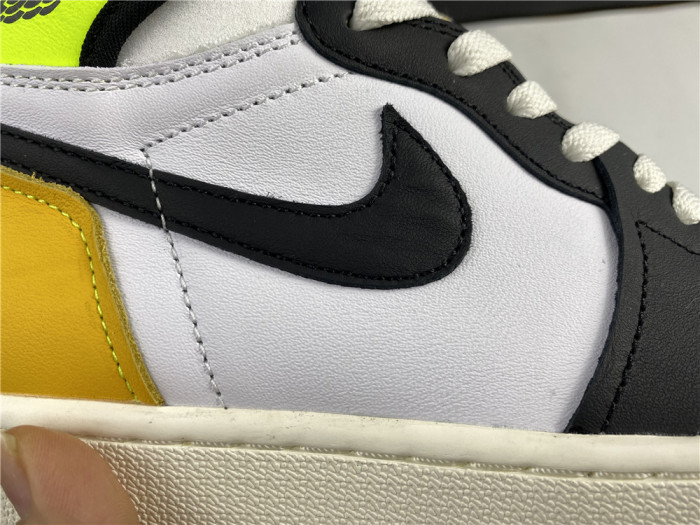 AIR JORDAN 1 RETRO HIGH OG ‘VOLT GOLD’ 555088-118