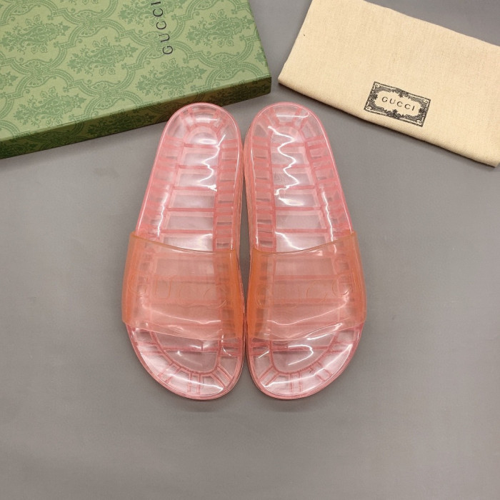 G*u*i slippers