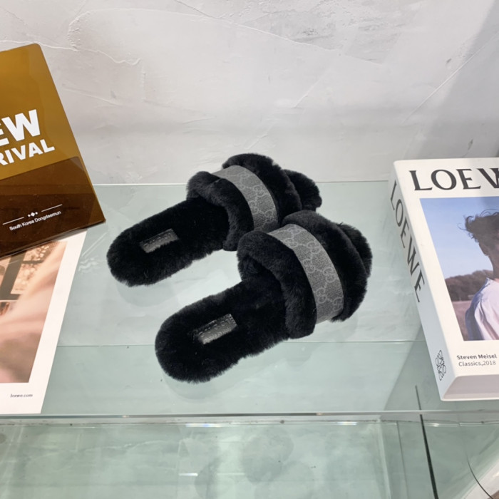 G*u*i slipper