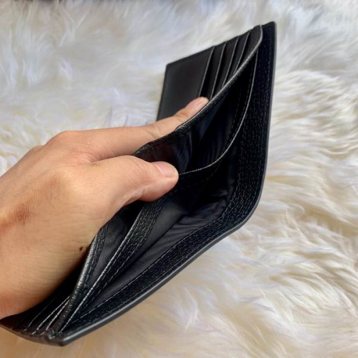 G*u*i wallet 428726 11*9