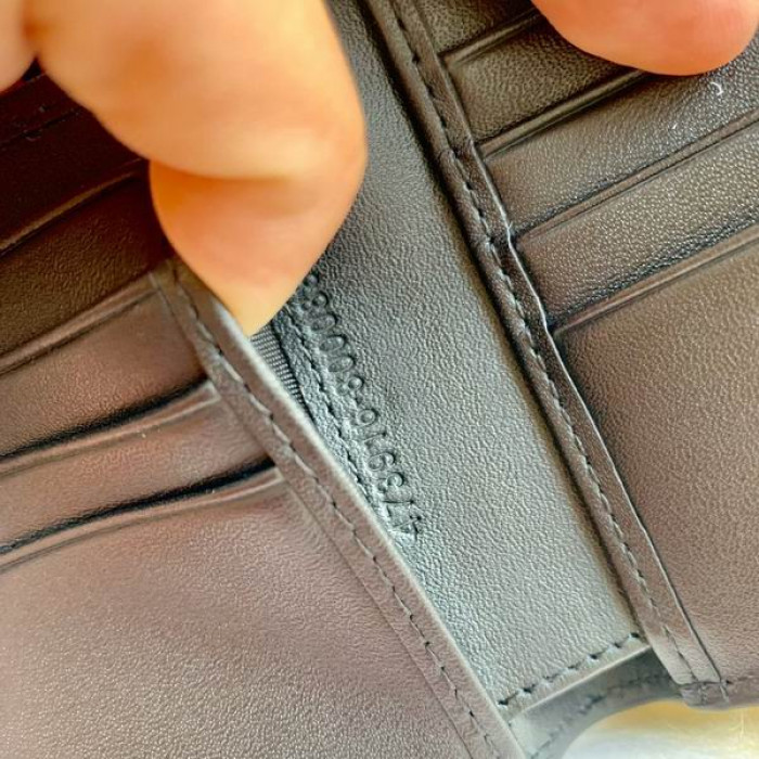 G*u*i wallet 473916 11*9